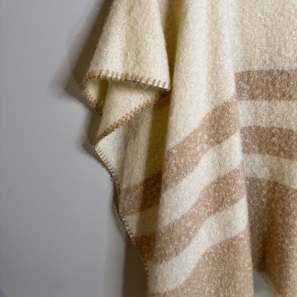 Lauren Ralph Lauren | Knit Poncho Neutral Stripe - Picture 5 of 7